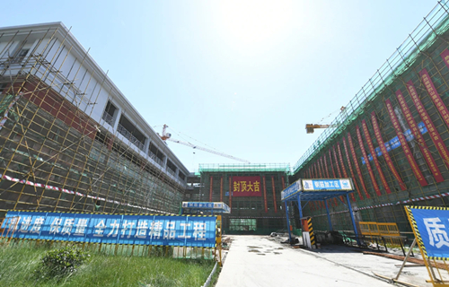 ��ɽ·��ѧ��Ŀϲӭ�ⶥ